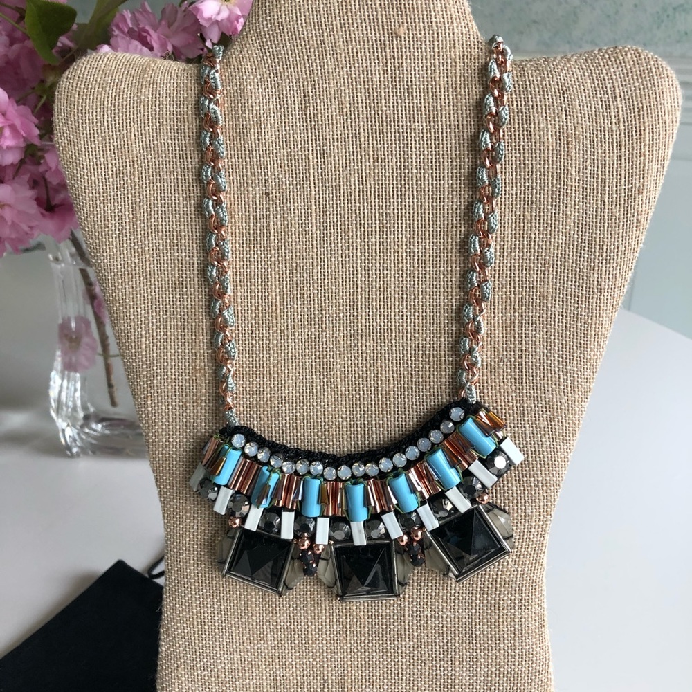 NOCTURNE Bib necklace